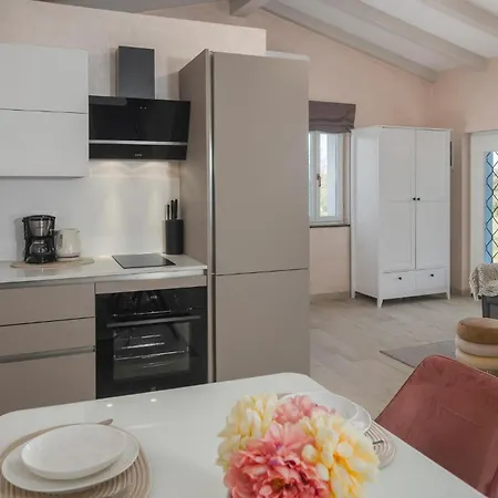 2 Bedroom Lovely In *