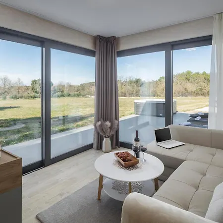 Vikendica 2 Bedroom Lovely In Rovinj