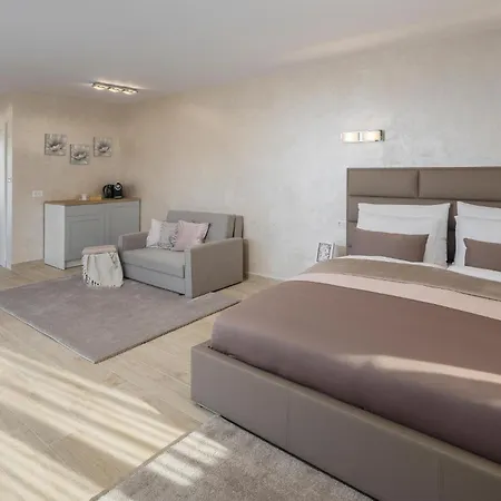 2 Bedroom Lovely In *