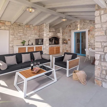 2 Bedroom Lovely In Holiday home *