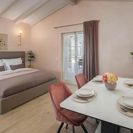 2 Bedroom Lovely In Holiday home