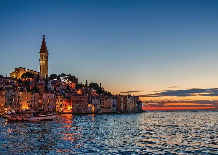 Feriehus 2 Bedroom Lovely In Rovinj